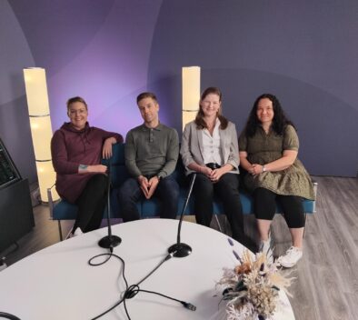 Valokuvassa seuraavat henkilöt. Emma Kolu, Otto Tähkäpää, Hanna Simola ja Annika Hokkanen.